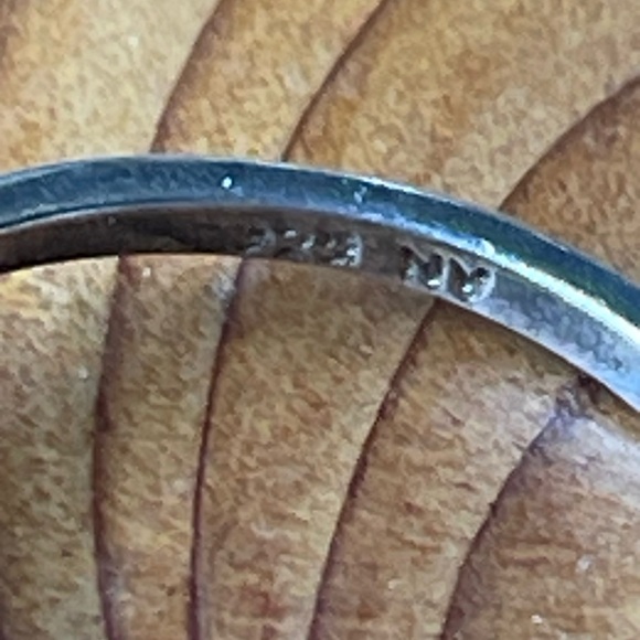 Elegant Sterling Silver Ring with Clear Gemstones - Picture 5 of 5